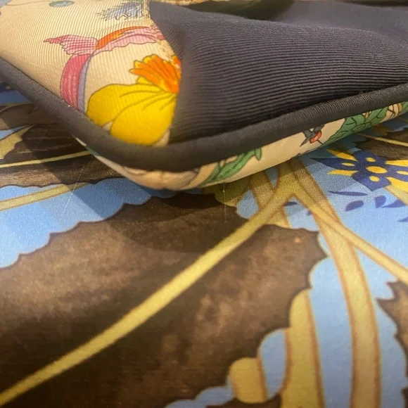 Gucci Flora Vintage Bow Clutch with Detachable Crossbody Strap - Picture 7 of 17